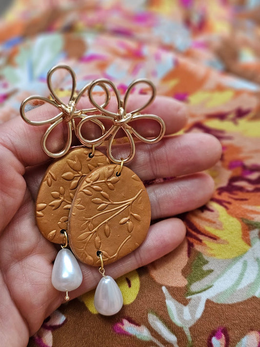 Imprinted with gold & pearl