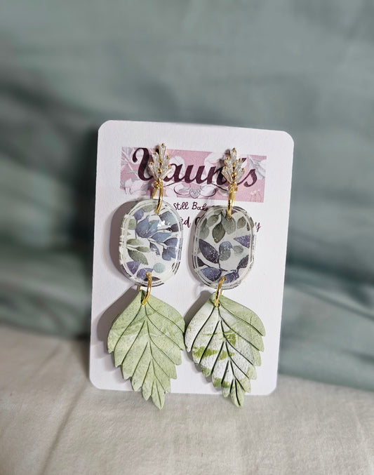 Elegant transfer leaf with gold cubic zirconia
